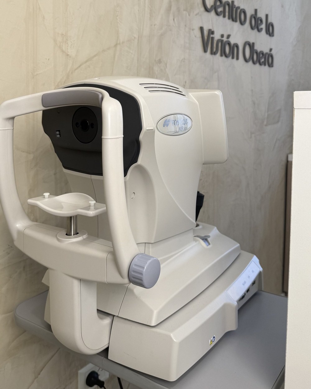 Autorrefractómetro Topcon KR-800 del Centro de la Visión Oberá
